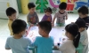 Tháng 3, các Bé lớp Mầm chơi với màu nước